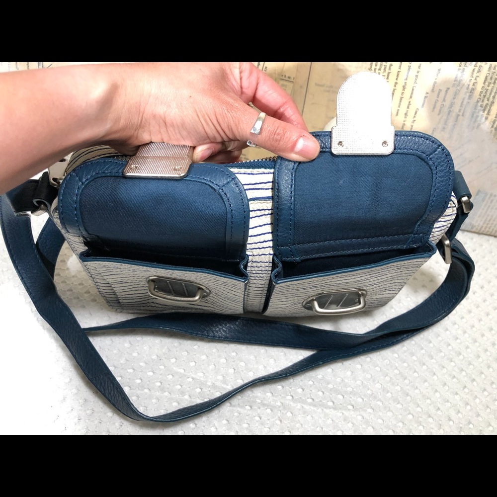 🎉 Fossil Riley Camera Crossbody - Picture 9 of 16